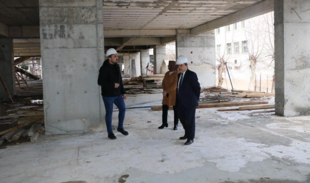 Müdür Türkmen, 32 derslikli ilkokul inşaatını yerinde inceledi