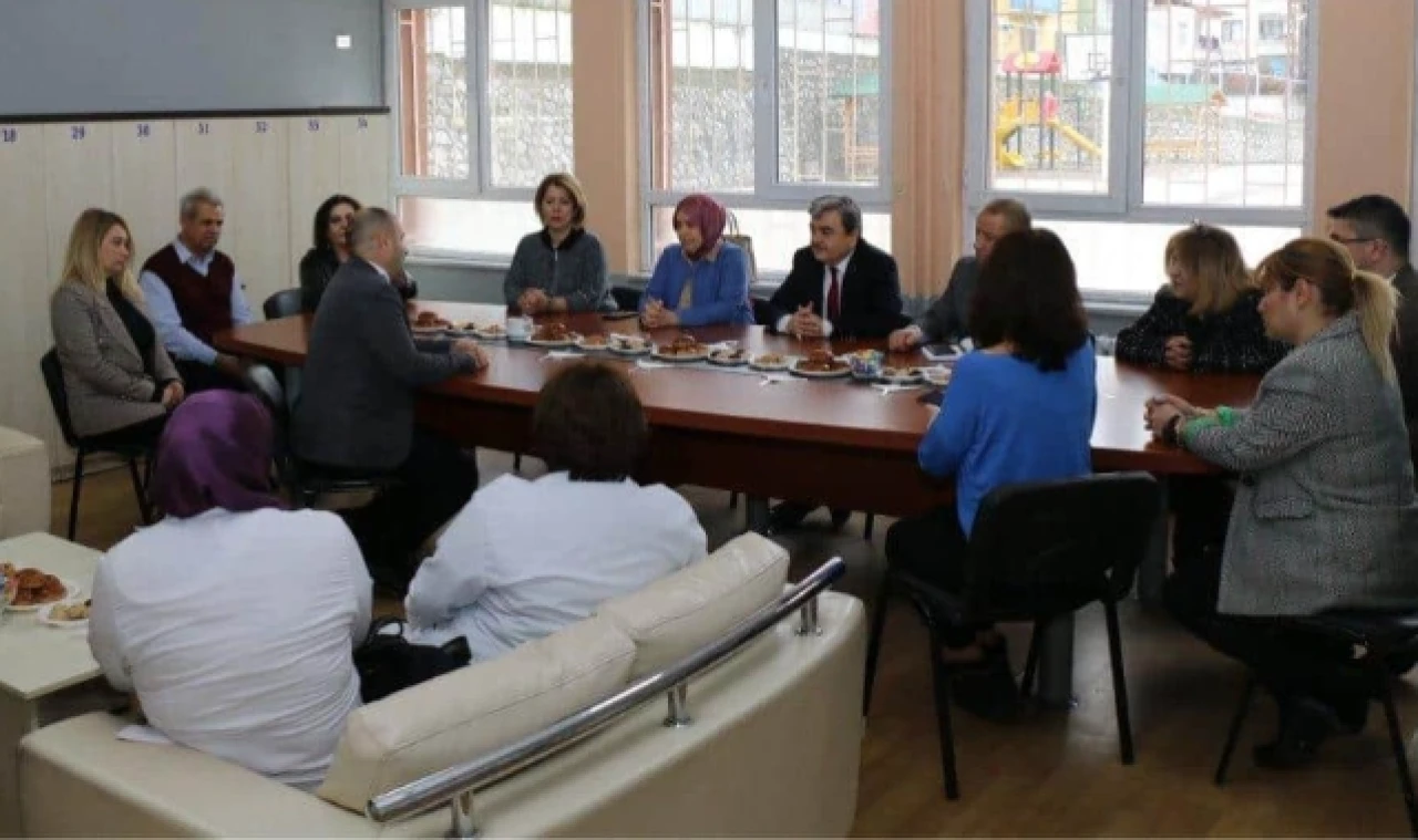 Müdür Türkmen Öğretmenlerle Buluştu