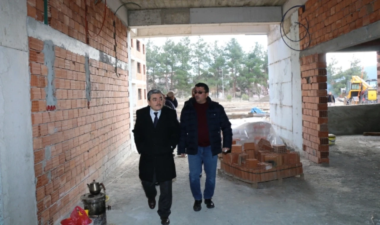 Müdür Türkmen, Okul İnşaatlarında İncelemelerde Bulundu