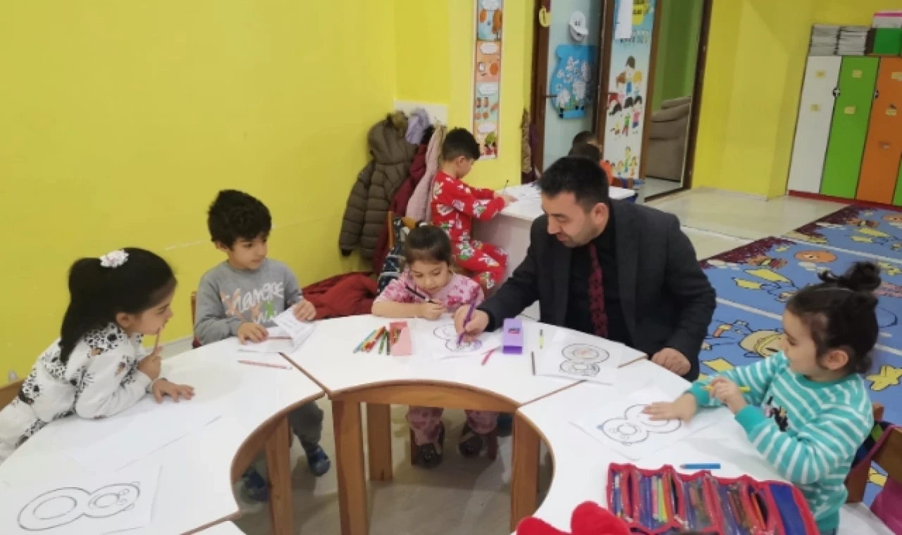 Müftü Ayvaz, 4-6 Yaş Kur'an Kursu Öğrencileri İle Bir Arada