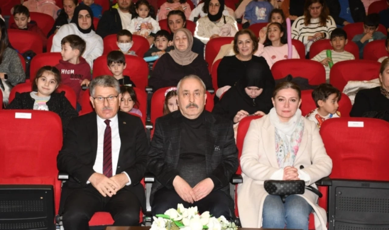 "Neşeli Korkuluk" adlı tiyatro oyunu sahnelendi
