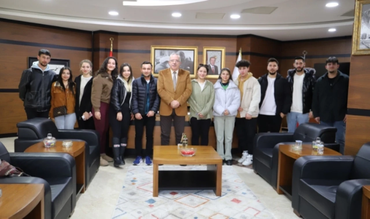 Rektör Turabi, Diriliş Kulübü Öğrencilerini ağırladı