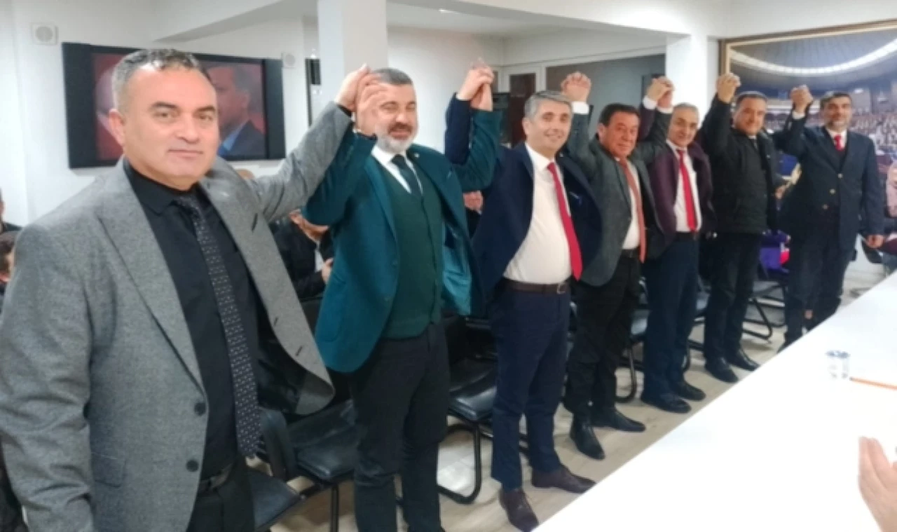 Sanki aday gibi çalışıyorlar