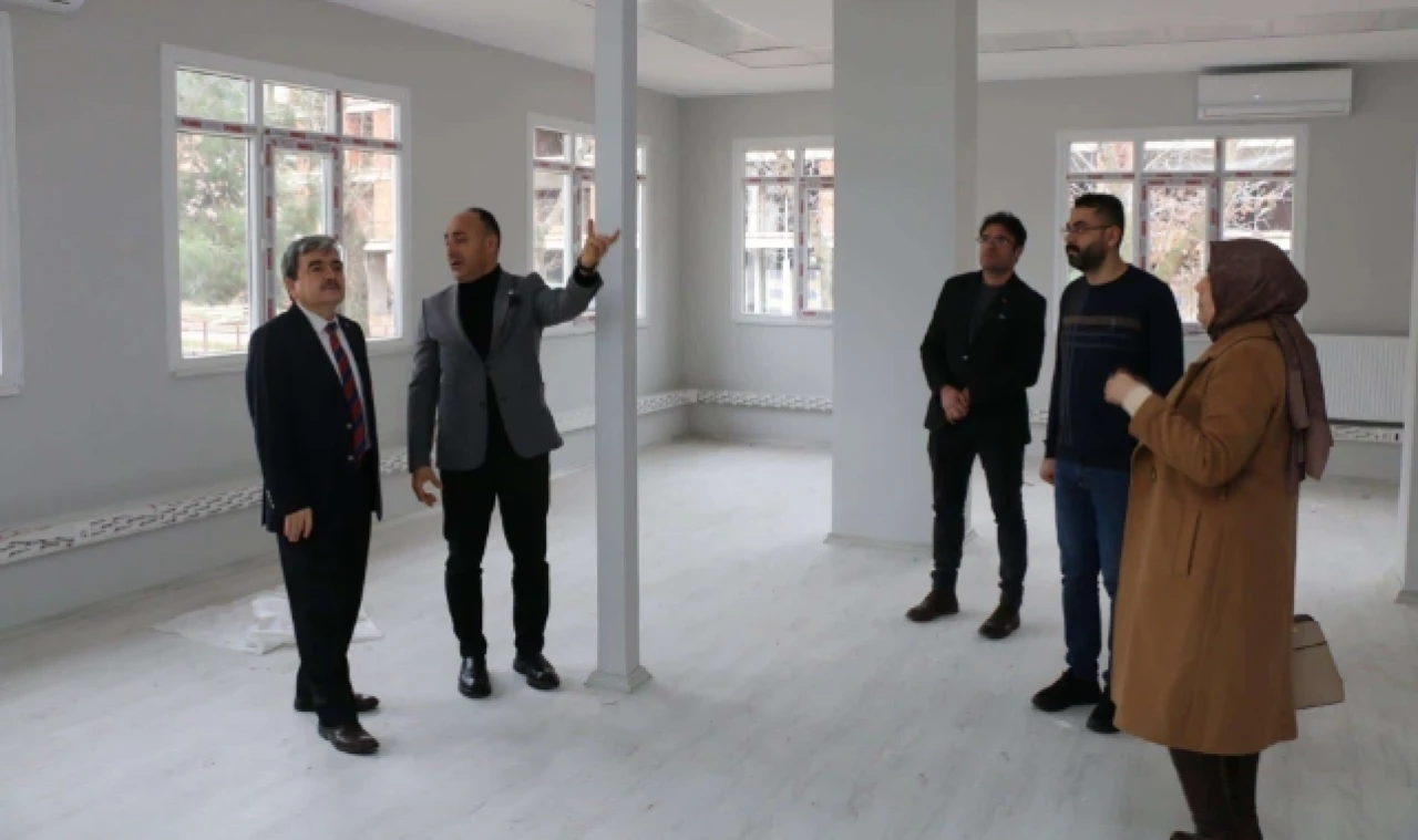 Türkmen, öğrencilerin düzenlediği kermese katıldı