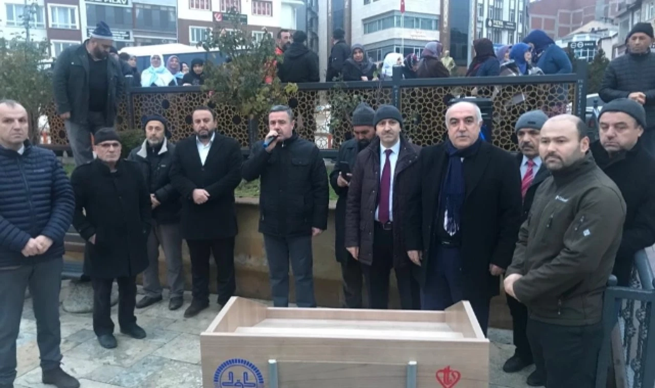 Umreciler dualarla kutsal topraklara uğurlandı
