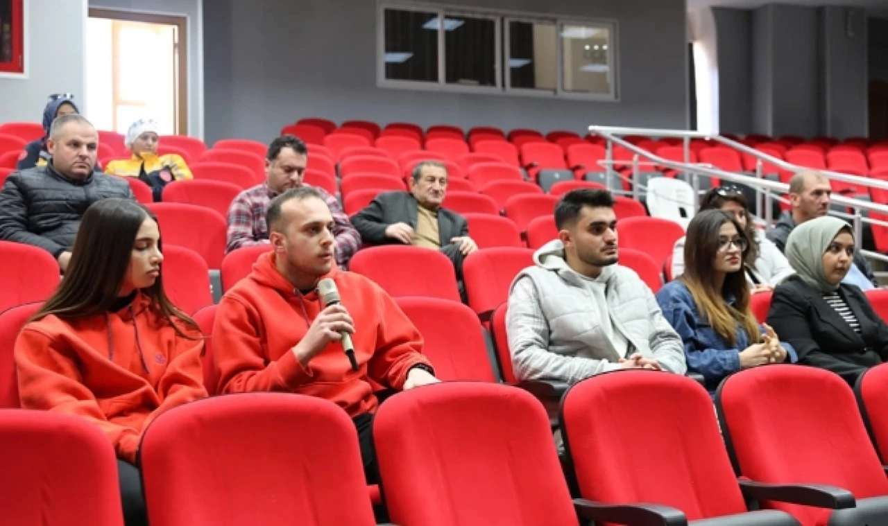 Üniversite öğrencileri kütüphane saatlerinden şikayetçi