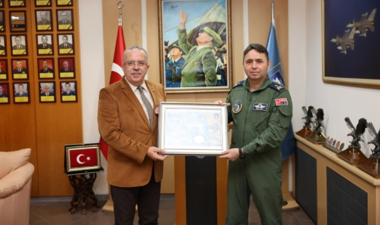 Üs Komutanı Kuş, Rektör Turabi'yi Misafir Etti