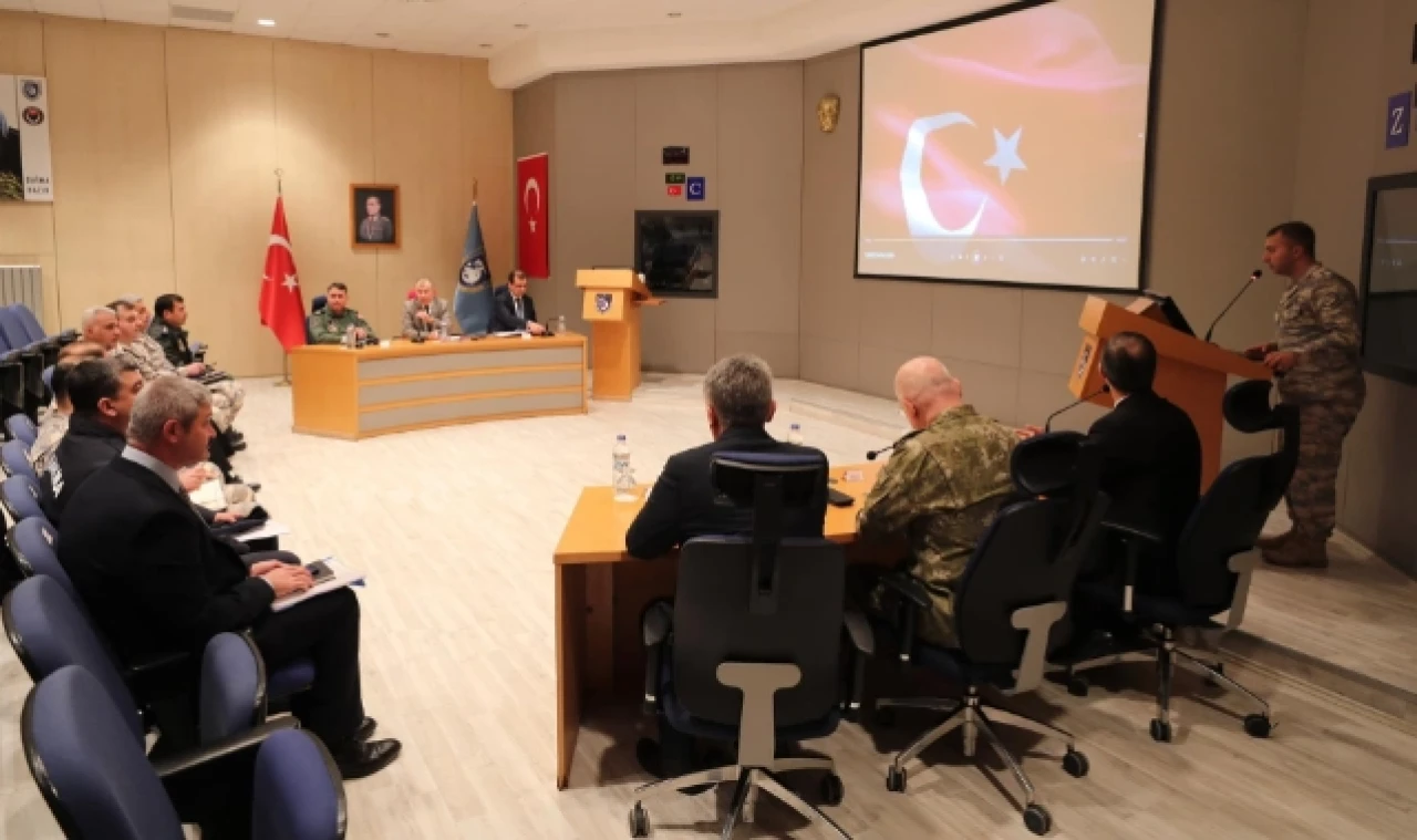 Üs Komutanlığı’nda İl Güvenlik ve Asayiş Toplantısı Yapıldı