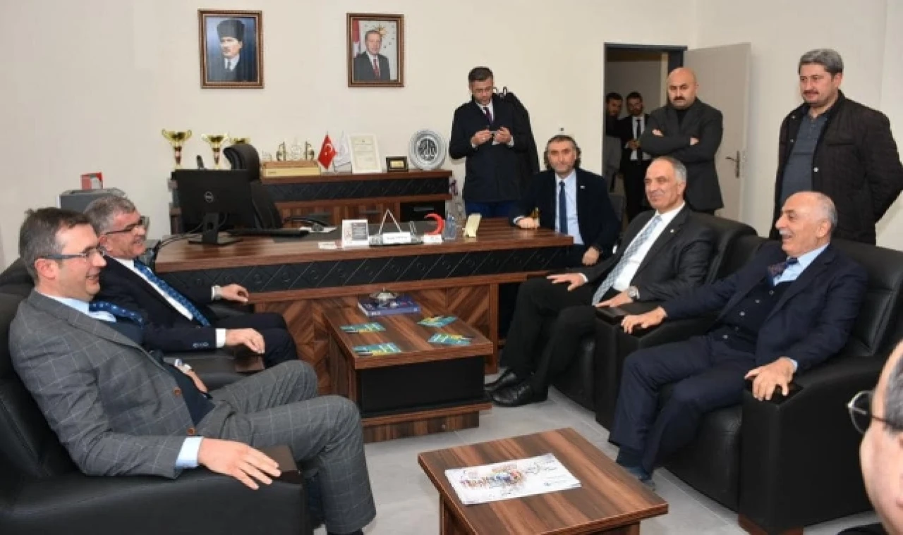 Uyanık; "Ben Kimsenin Ekmeği İle Oynamam"