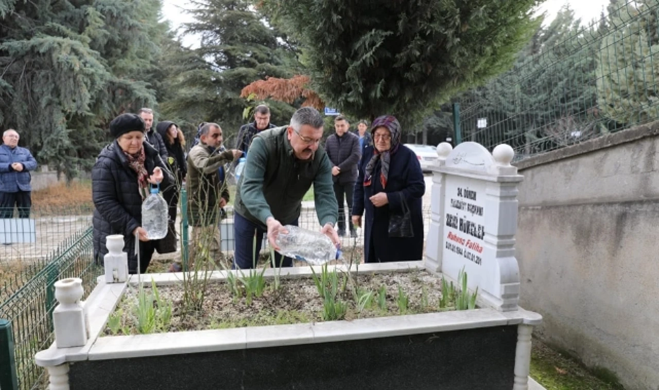 Zeki Hökelek kabri başında anıldı