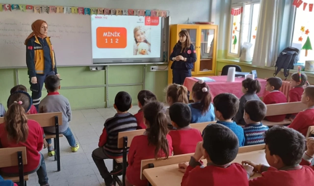 Amasya’da Çocuklara “Yaşama Yol Ver” Projesi Anlatıldı