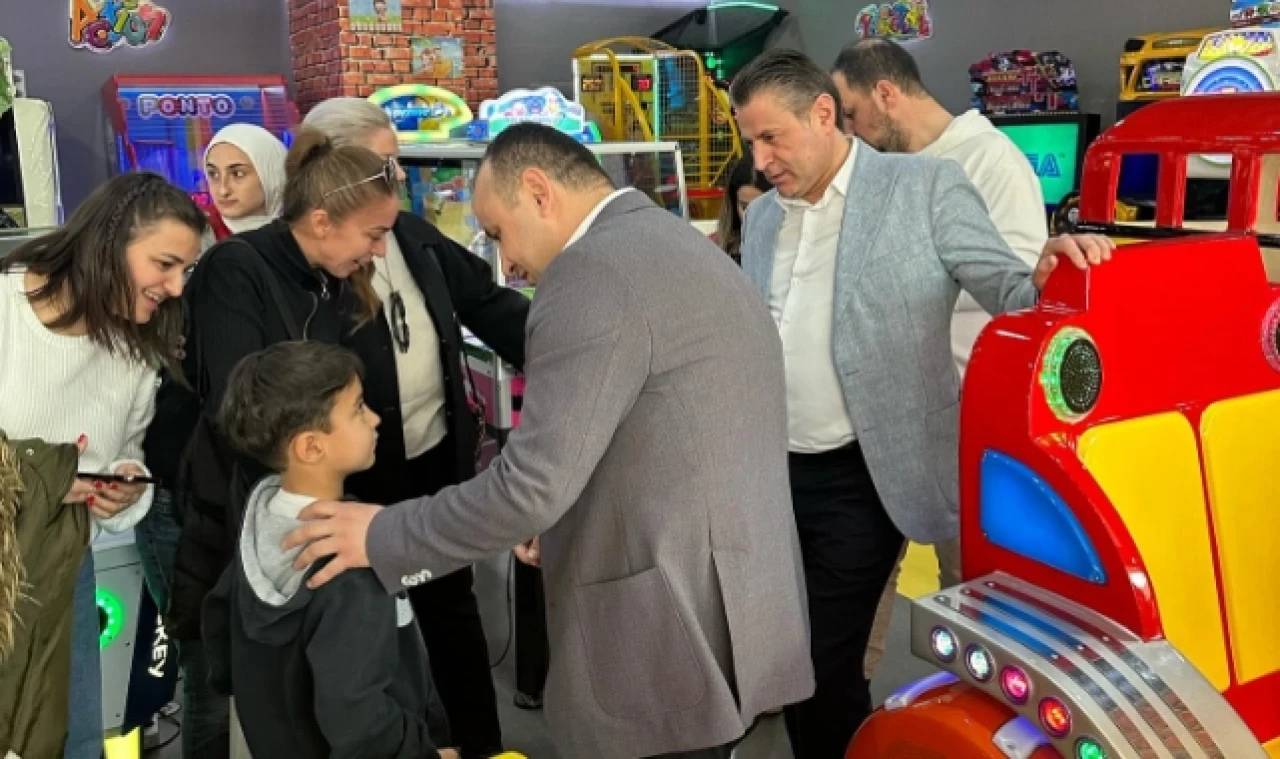 CHP'li Karagöz Seçim Bölgesinde Sevindi'ye Eşlik Ediyor