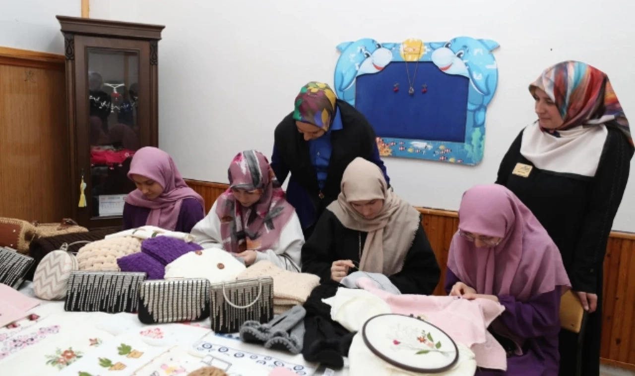 Doruk, Kursları Ziyaret Etti