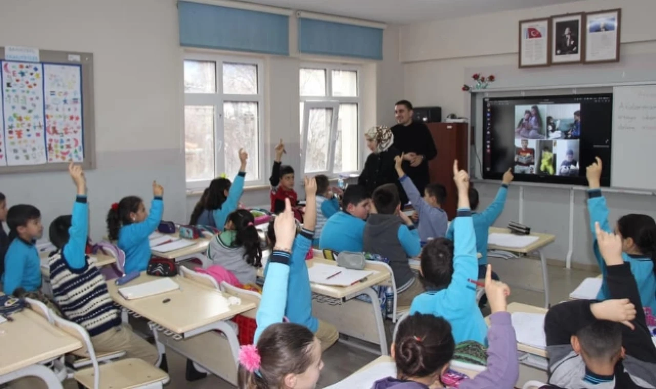 Kaymakam Şendur, öğrencilerle bir araya geldi
