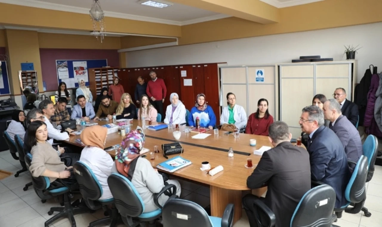Kargı, Merzifon'daki Okullarda Öğretmenlerle Bir Araya Geldi