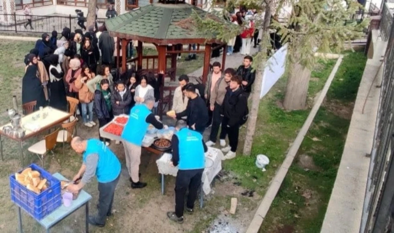 Müftü Ayvaz Üniversiteli Gençlerle Bir Arada