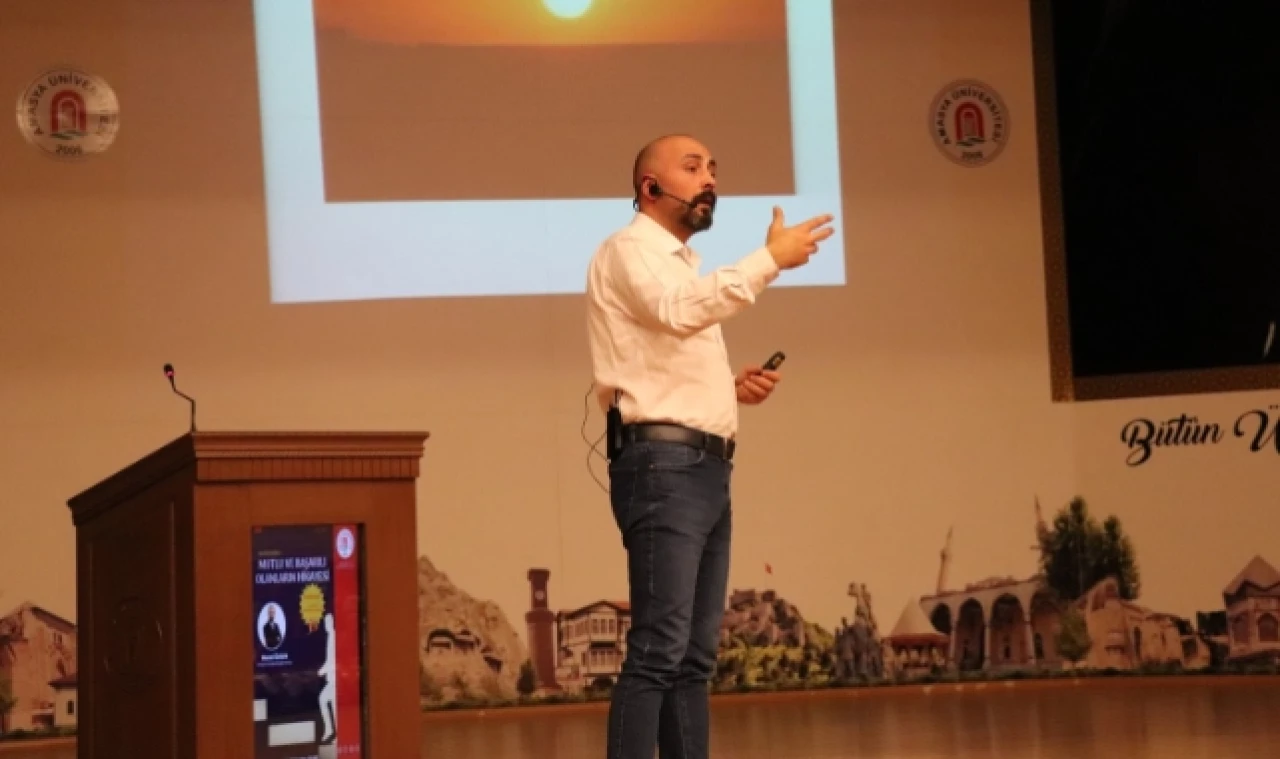 Mutlu ve Başarılı Olanların Hikayesi Konferansı Düzenlendi