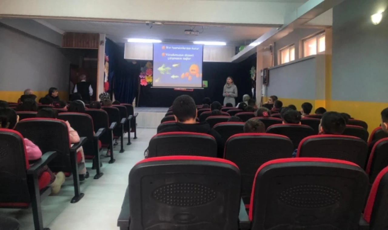 Öğrencilere Ağız ve Diş Sağlığı Eğitimi Verildi