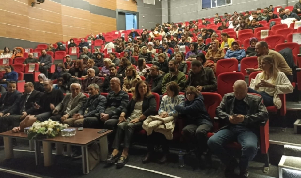 “Ölüm Kadın Meselesi” Oyunu Taşovalı İzleyiciyle Buluştu