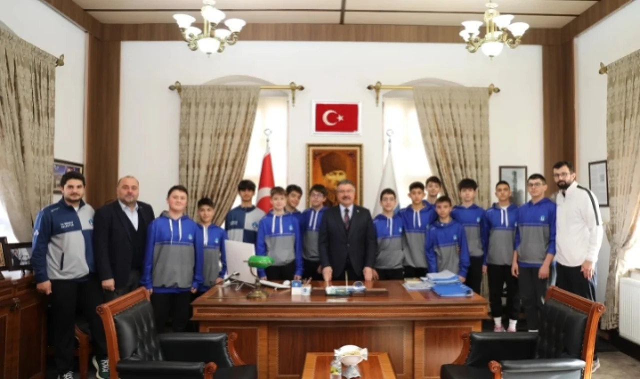 Şampiyonlardan Başkan Kargı’ya Ziyaret