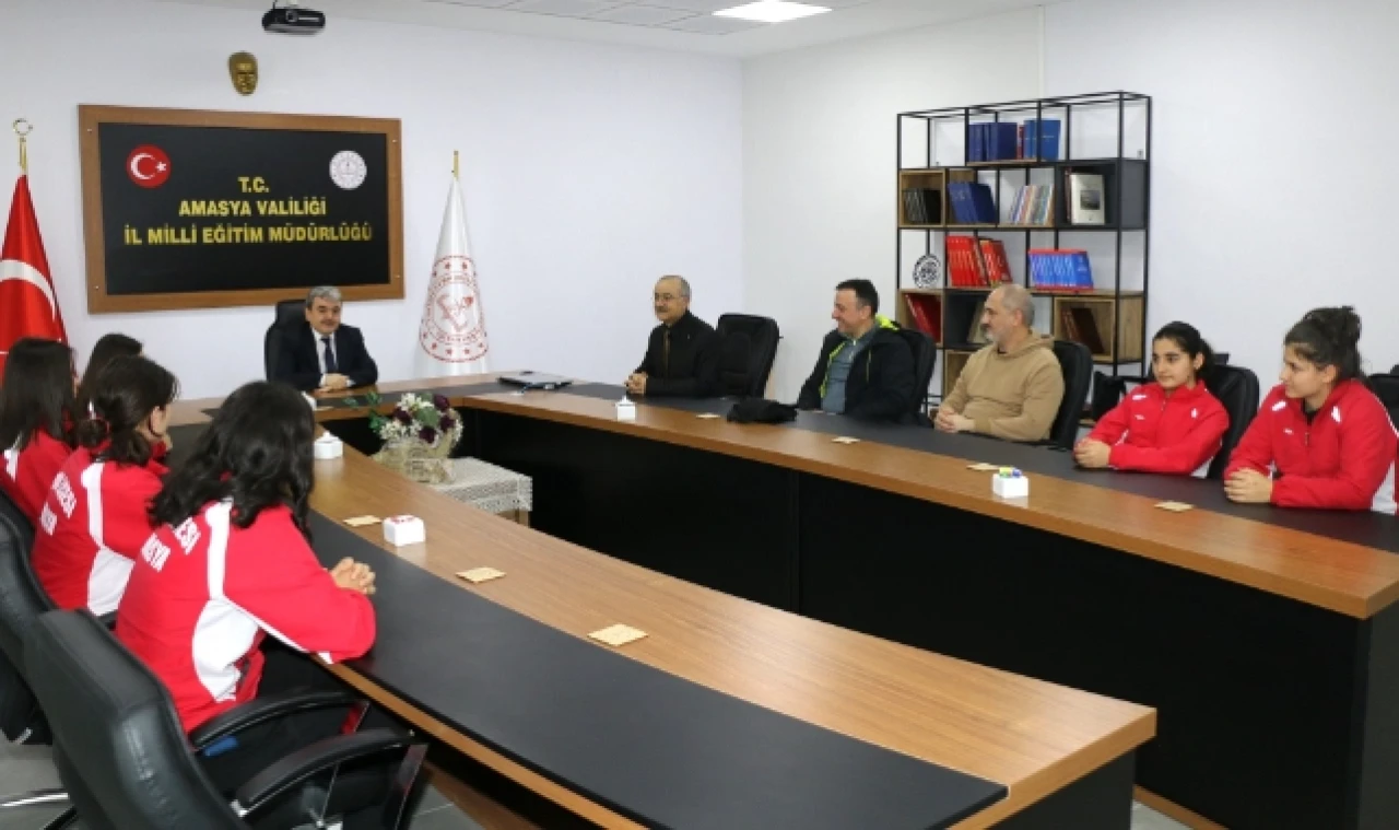 Türkmen, Türkiye Şampiyonalarına Katılacak Olan Öğrencileri Ağırladı