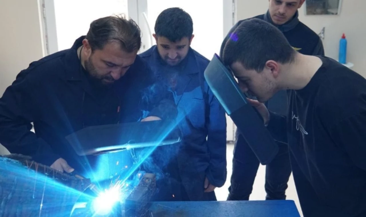 Üniversite-Sanayi İşbirliği Kapsamında Kaynakçılık Kursu Açıldı