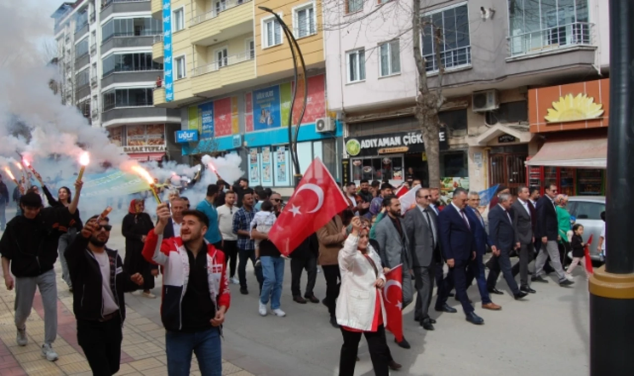 AK Parti'lilerden coşkulu yürüyüş