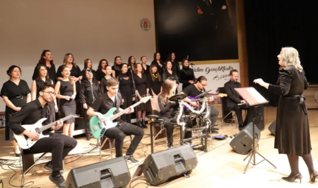 Amasyalı Kadın Yazarlar Paneli ve Mini Konser Düzenlendi