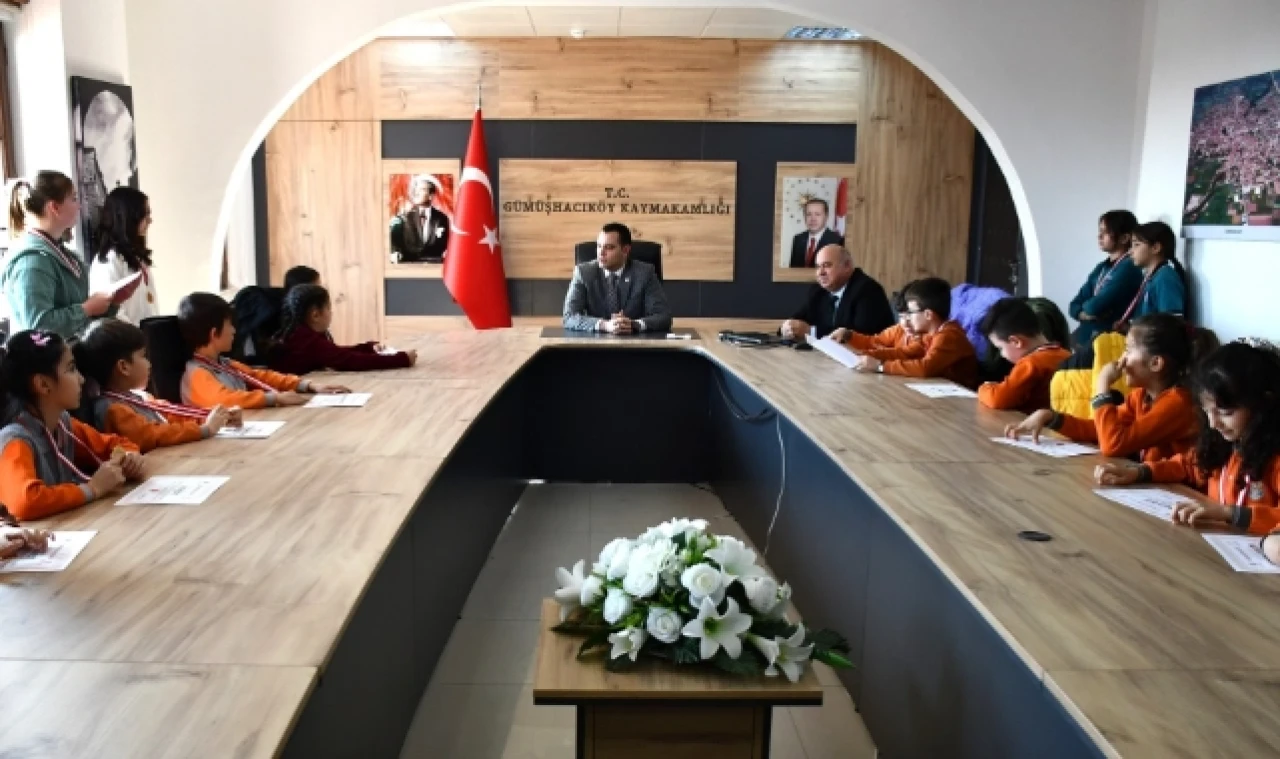 Büyükkaymakcı, Öğrencileri Ödüllendirdi