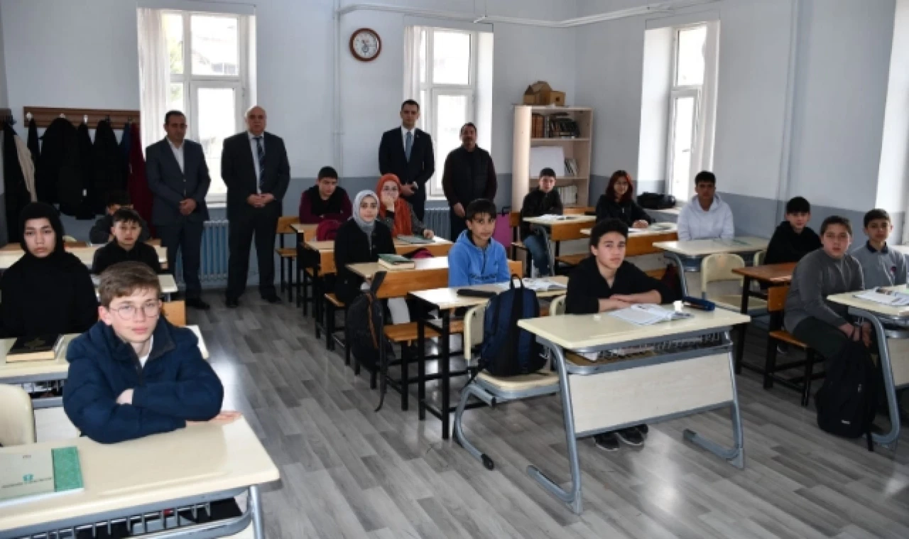 Büyükkaymakcı, Öğrencilerle Bir Araya Geldi