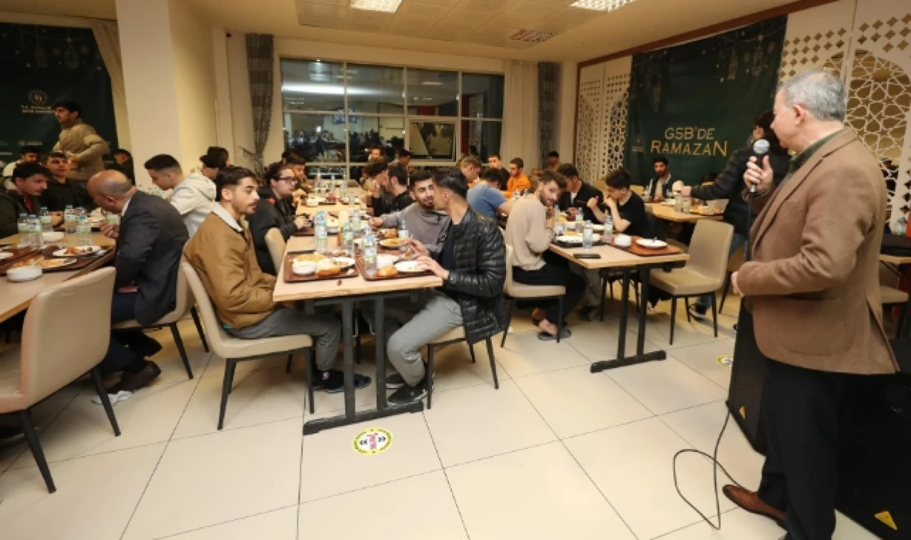 Doruk, Üniversite Öğrencileriyle İftarda Buluştu