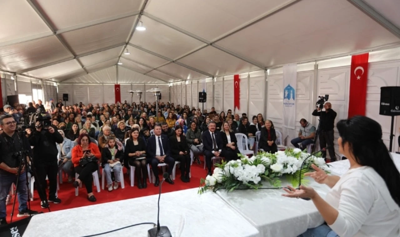 İclal Aydın’a yoğun ilgi
