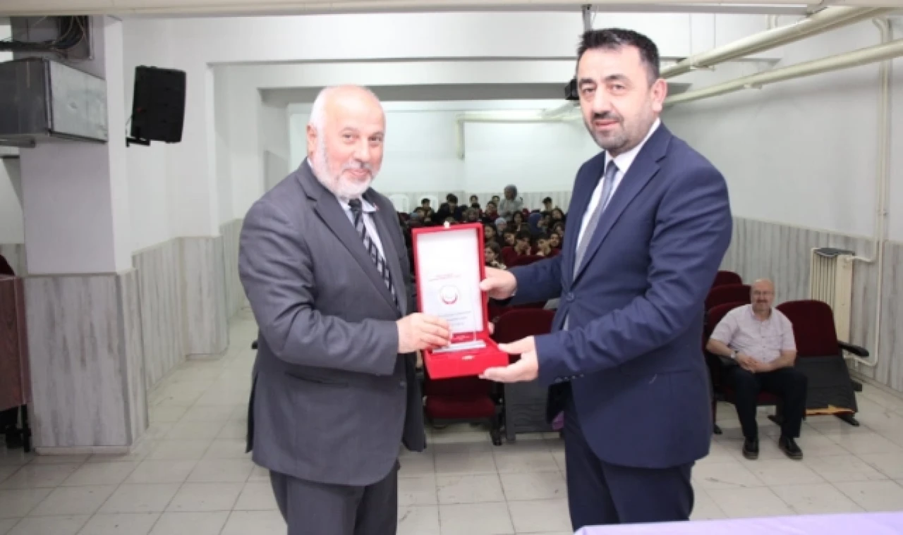 Ayvaz Öğrenciler İle Buluştu