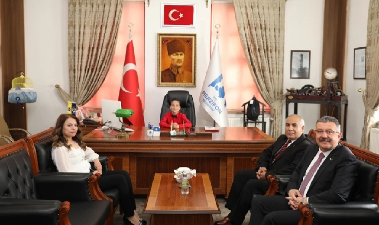 Başkan Kargı, Koltuğunu Minik Çınar'a Bıraktı