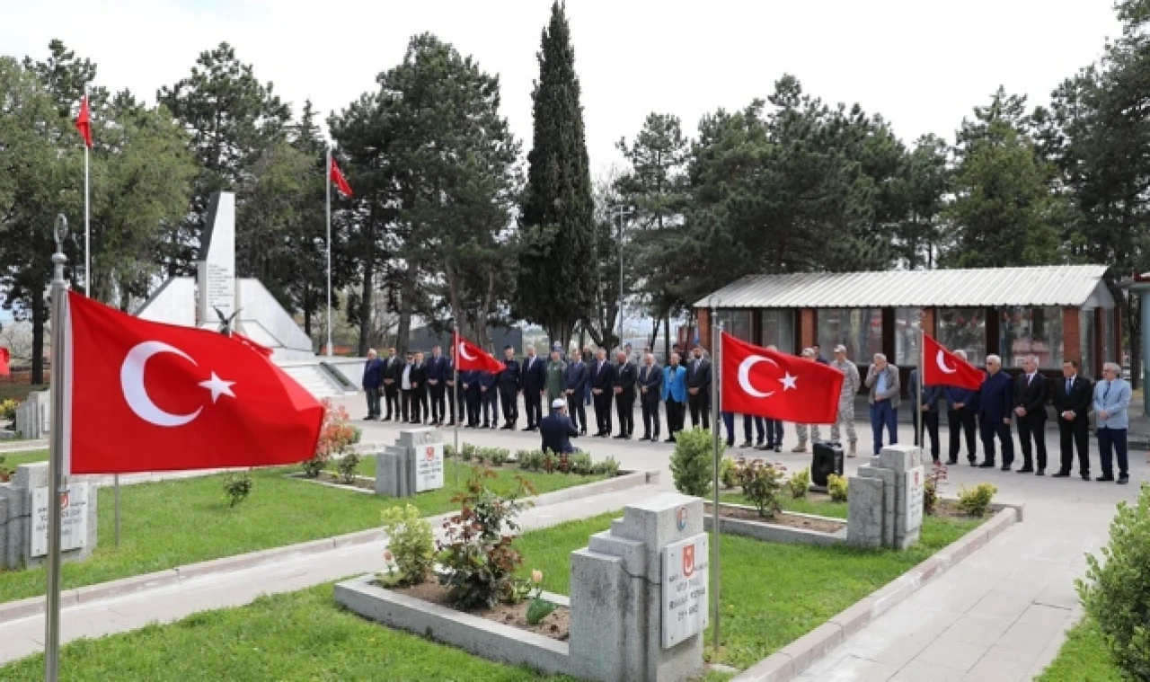 İlçe Protokolünden Şehitlik Ziyareti