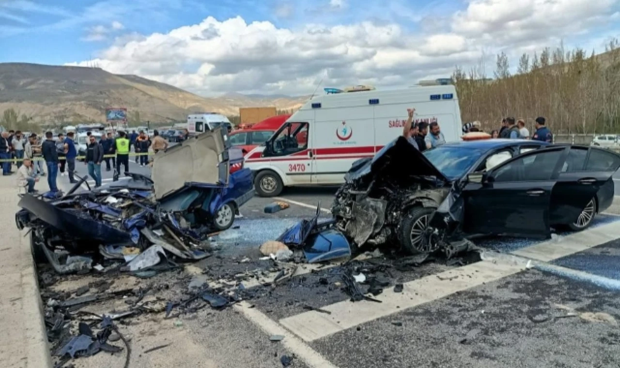 Malatya’da otomobiller çarpıştı: 2’si ağır 8 yaralı