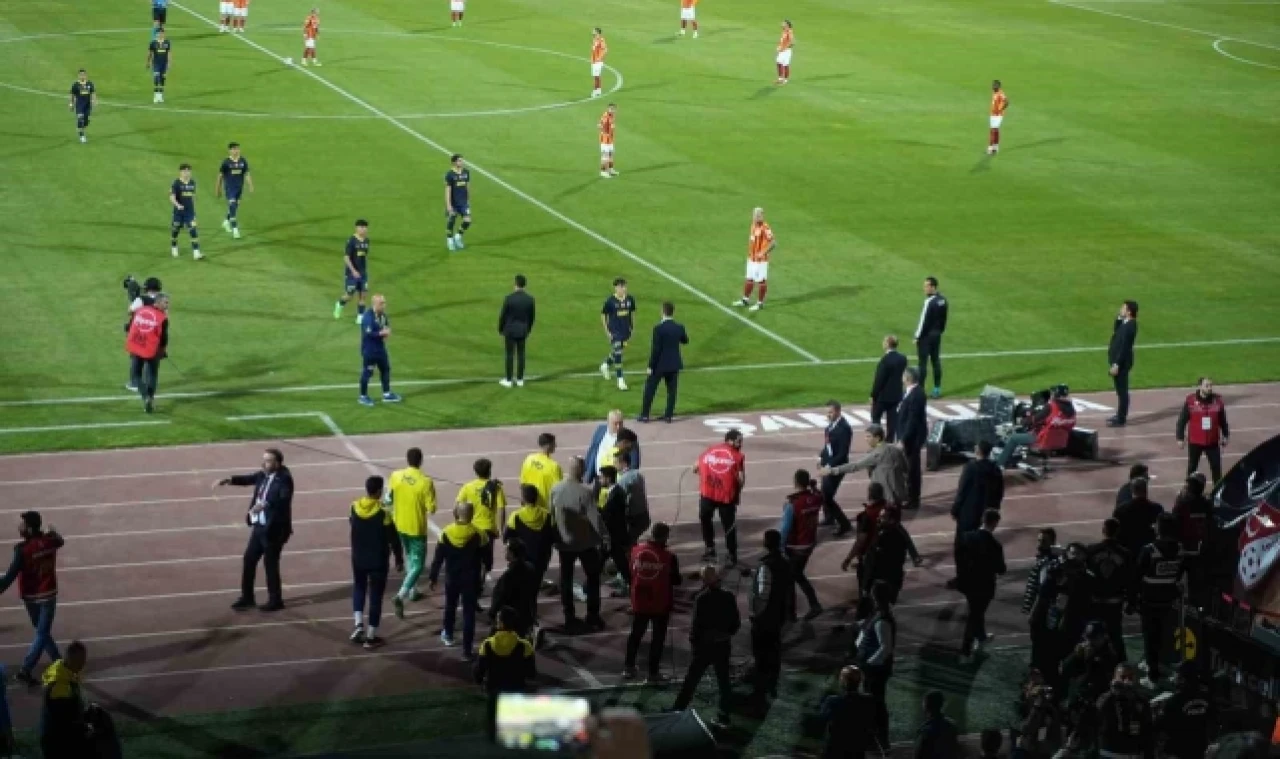 PFDK, Fenerbahçe'ye hükmen mağlubiyet ve para cezası verdi