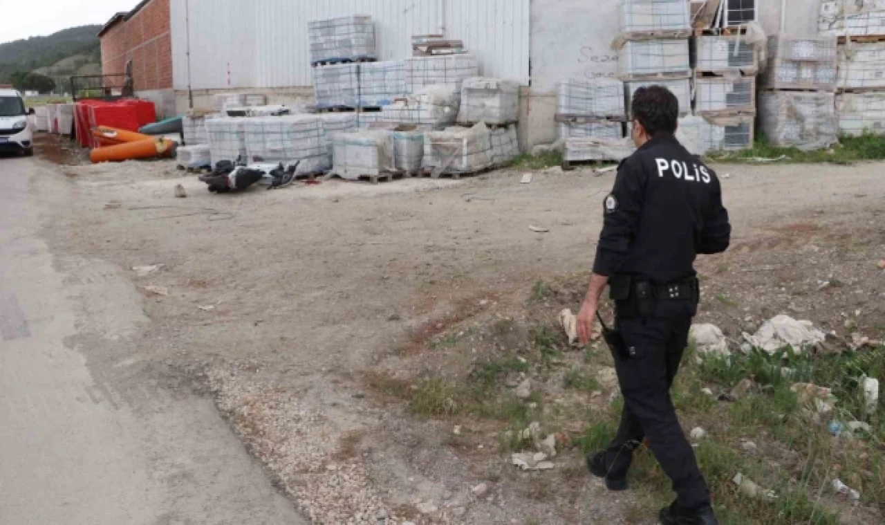 Taşova’da motosiklet fayans dolu palete çarptı: 2 yaralı