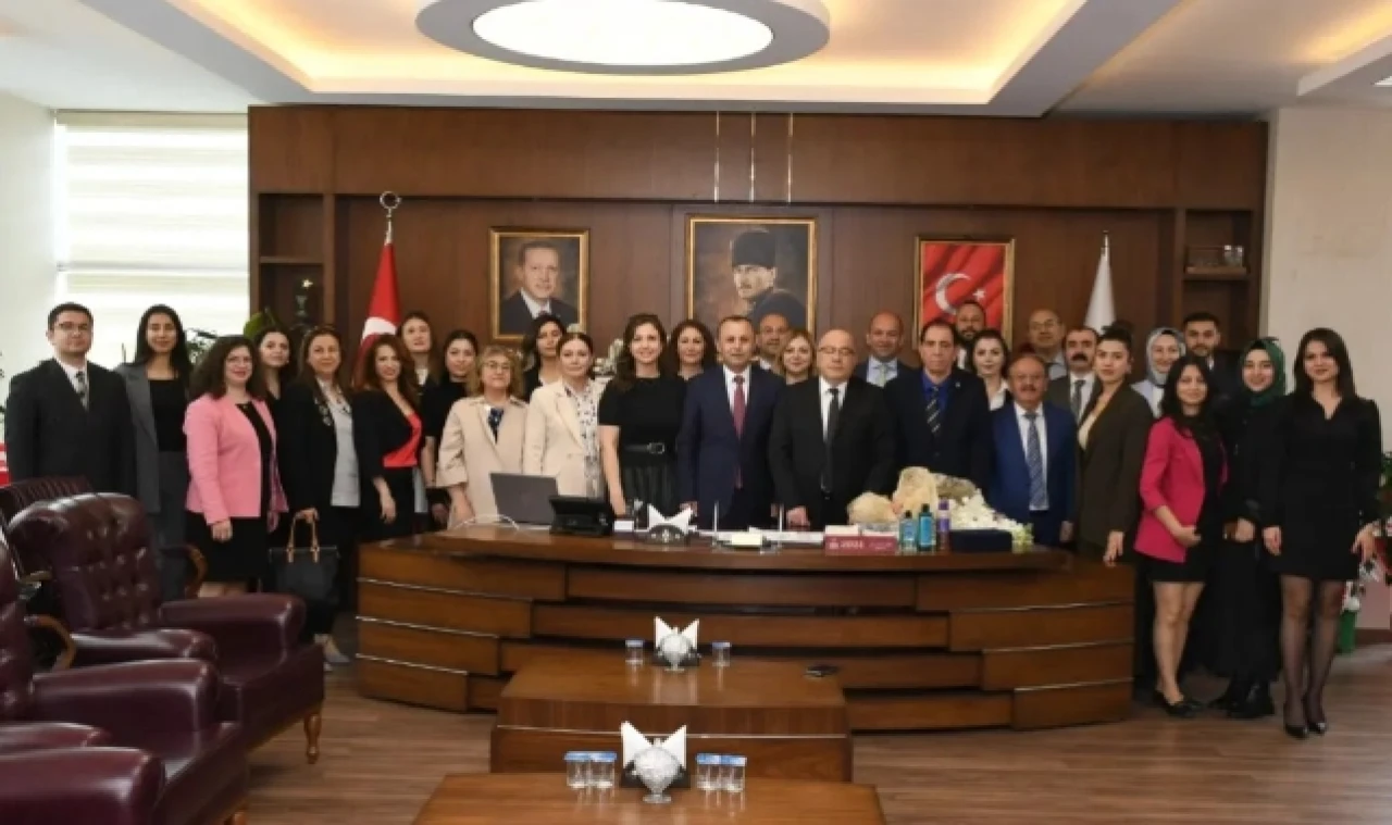 Tekeş, Sevindi'nin Avukatlar Günü'nü Kutladı