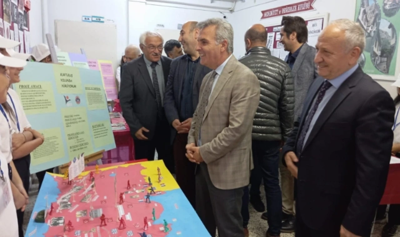 Davu; "Cumhuriyet Ortaokulu Bilime İz Bıraktı"