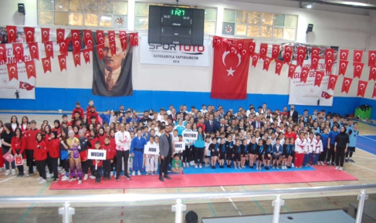Gençler Bayramını Doyasıya Kutladı