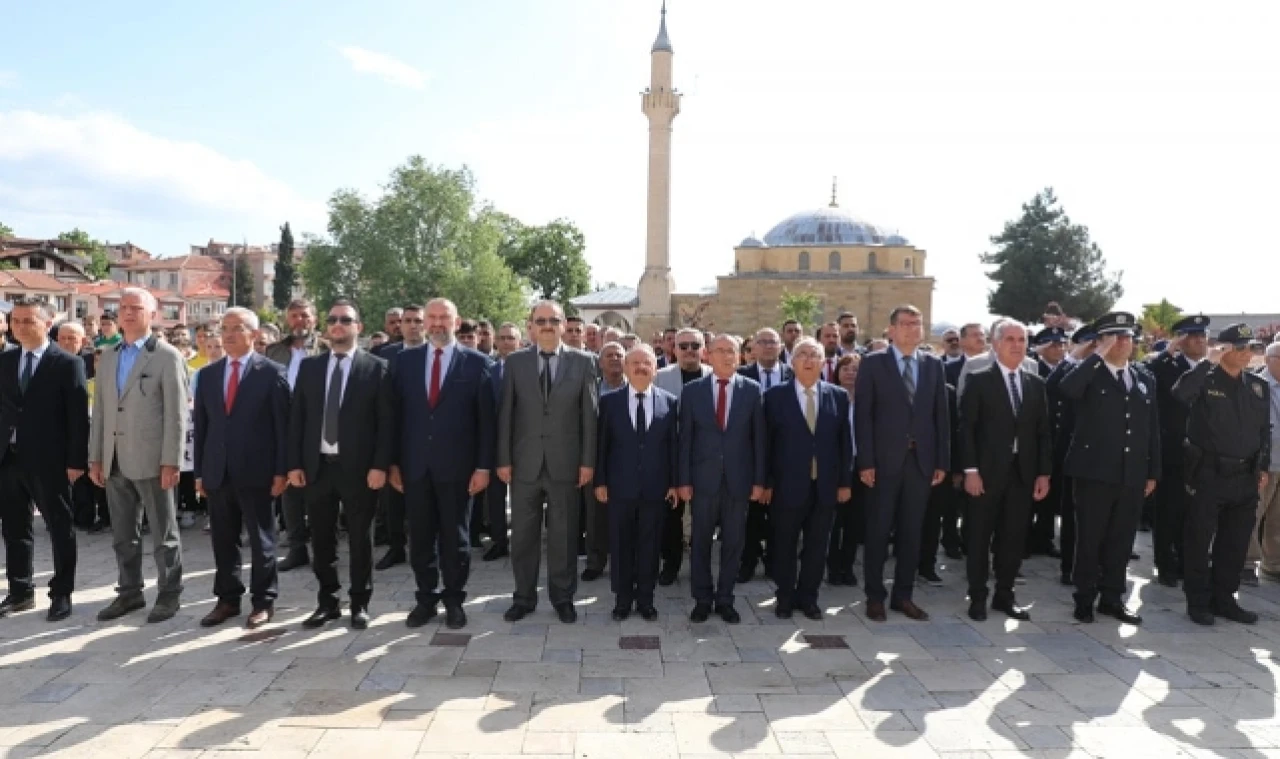 Gökçe Tarafından Anıta Çelenk Sunumu Yapıldı