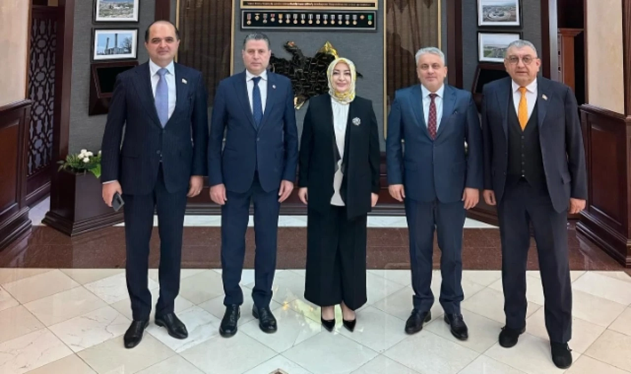 Karagöz Kardeş Ülke Azerbeycan'da
