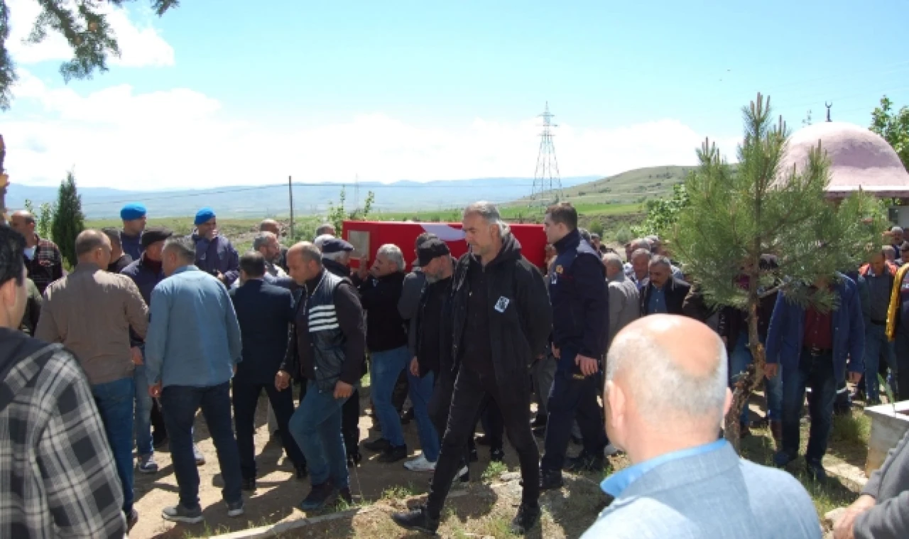 Kürşat Aydın gözyaşları arasında son yolculuğuna uğurlandı