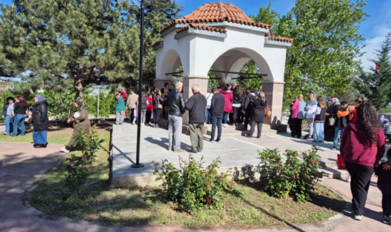 Merzifon halkı Kümbet Hatun’a akın etti