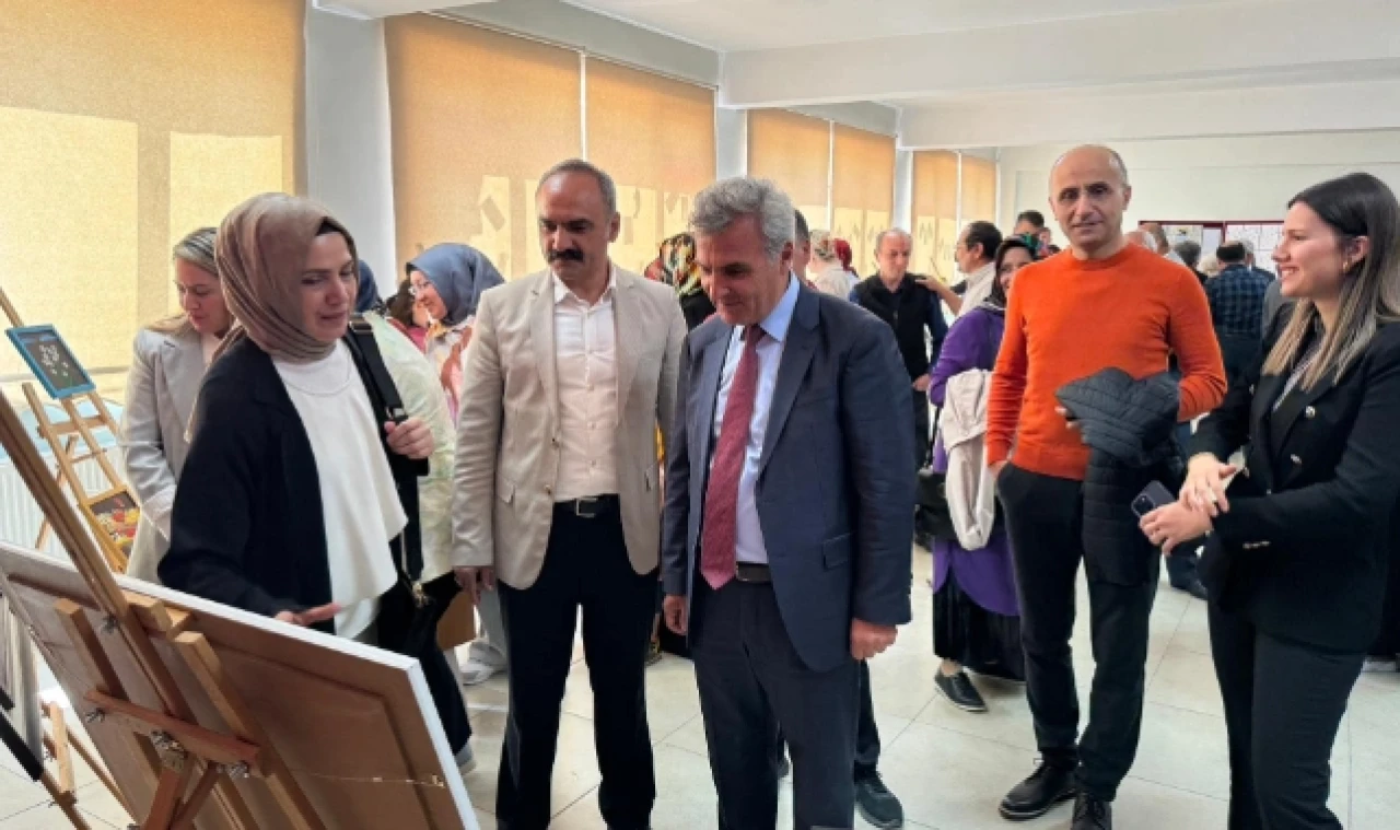 Öğrenciler Yıl Boyunca Yaptıkları Çalışmaları Sergilediler
