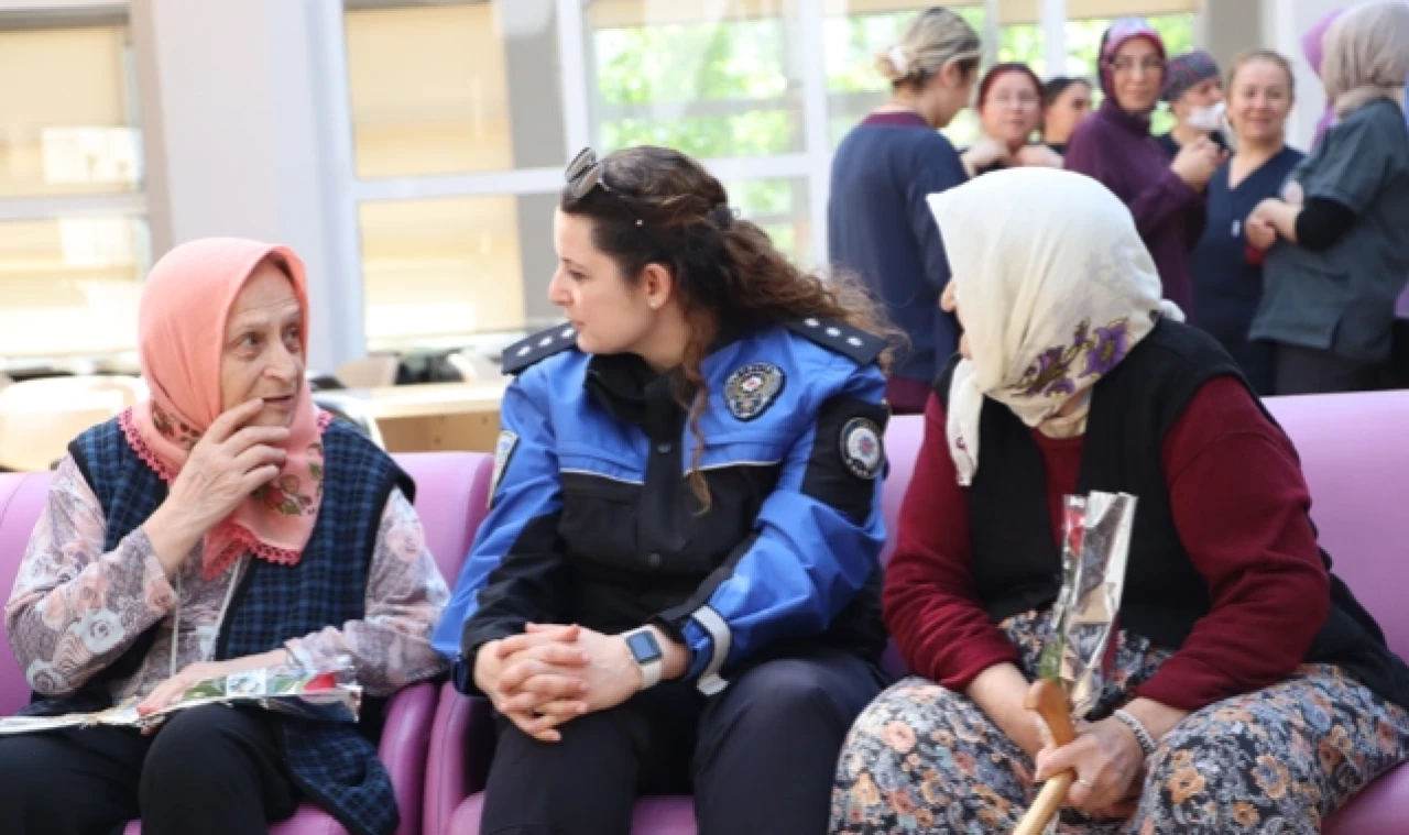 Polislerden Merzifon Huzurevi’ne Ziyaret