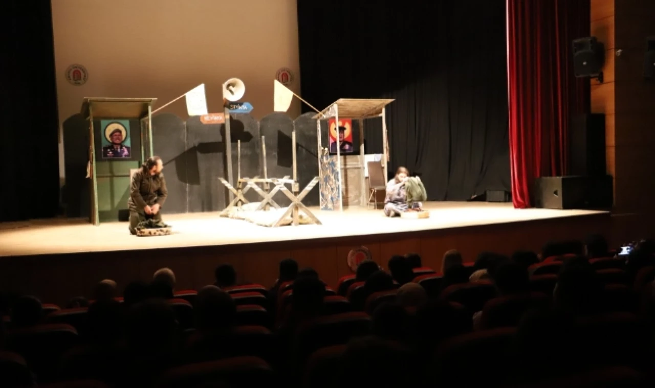 “Sınır” İsimli Tiyatro Gösterisi Gerçekleşti