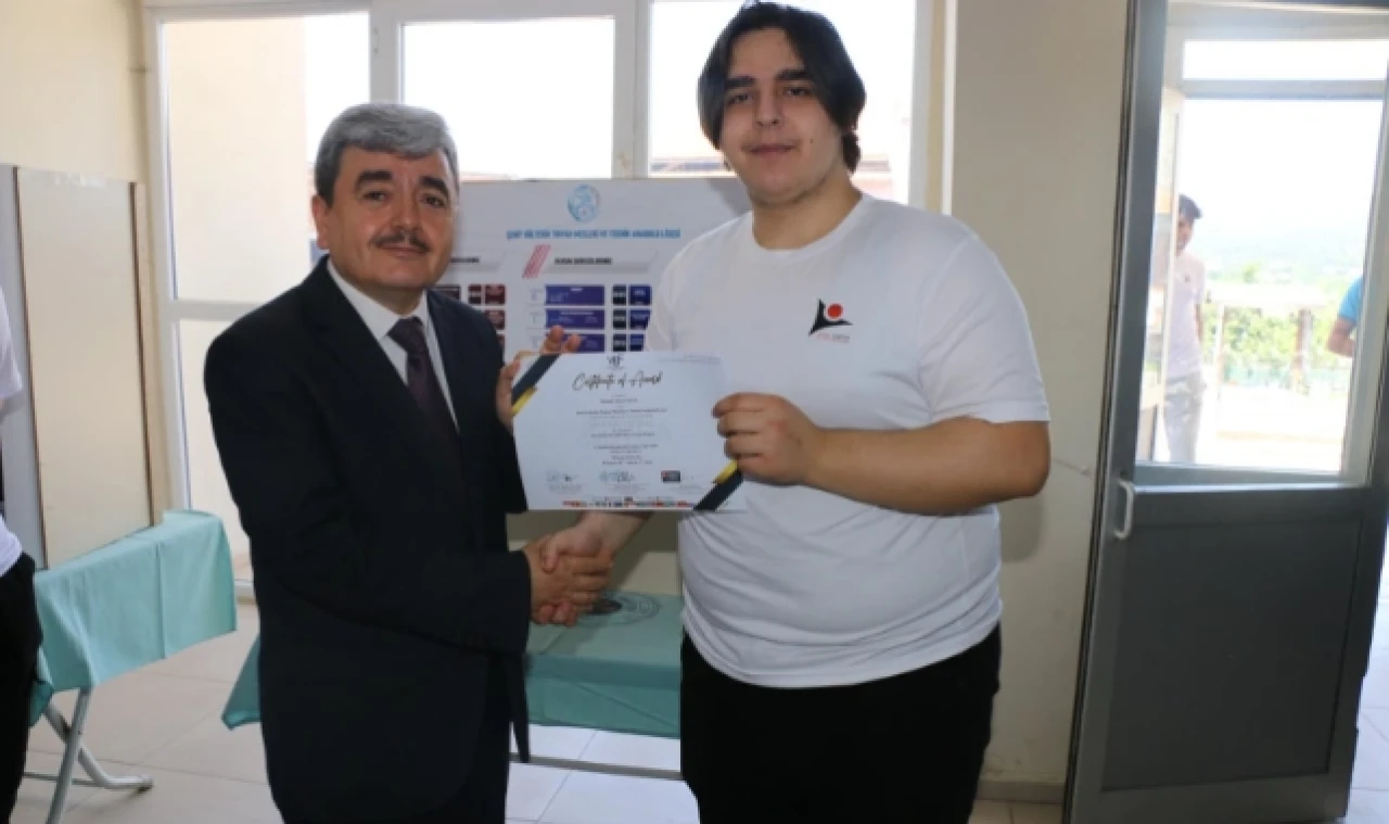 Türkmen, TÜBİTAK 4006 Bilim Fuarı Sergi Açılışına Katıldı