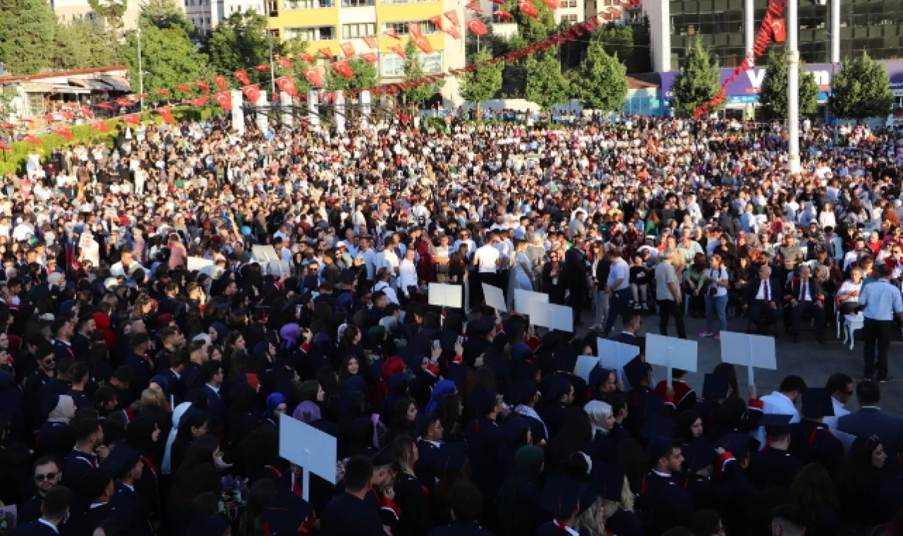 Amasya Üniversitesi 5 bin 320 mezun verdi